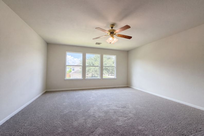 Photo 4 of 22 of 16519 Eaglewood Shadows Dr, Sugar Land, TX