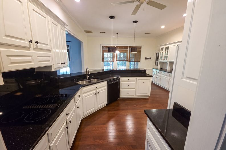 Photo 11 of 21 of 2109 Cumberland Ln, Albany, GA