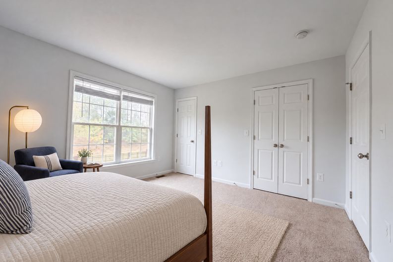 Photo 13 of 25 of 15613 John Diskin Cir, Woodbridge, VA