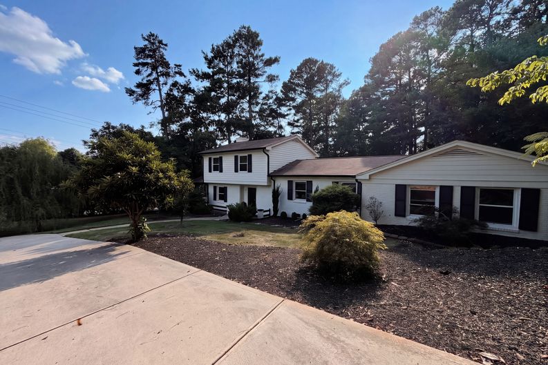 Photo 16 of 21 of 2220 Hillock Dr, Raleigh, NC