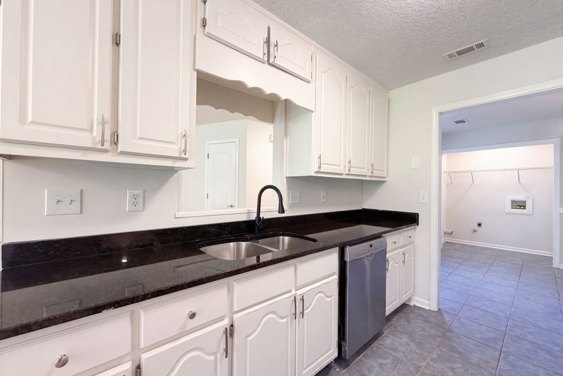 Photo 13 of 26 of 105 Nanci Ct, Stockbridge, GA