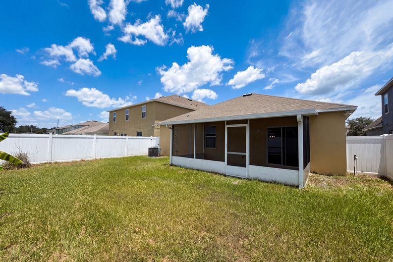 Photo 5 of 24 of 1048 Bethpage Rd, Auburndale, FL