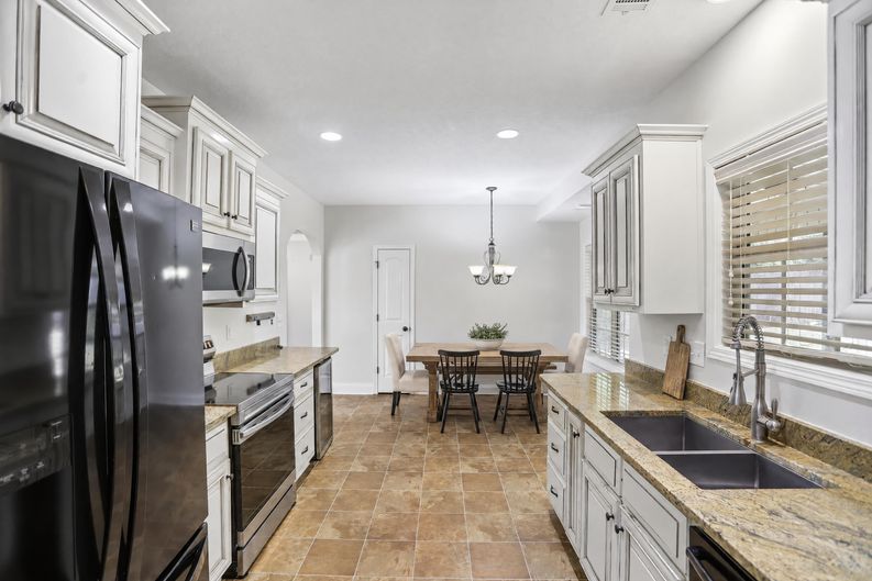 Photo 6 of 24 of 506 Leisure Lake Dr, Warner Robins, GA