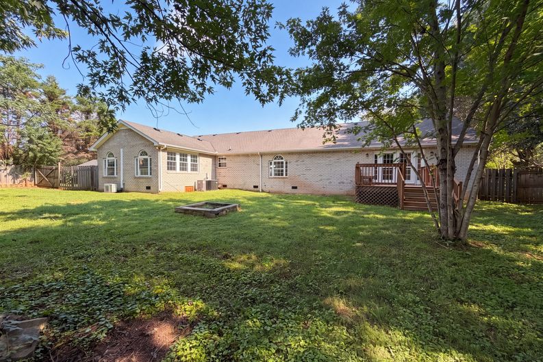 Photo 22 of 27 of 807 W Thompson Ln, Murfreesboro, TN