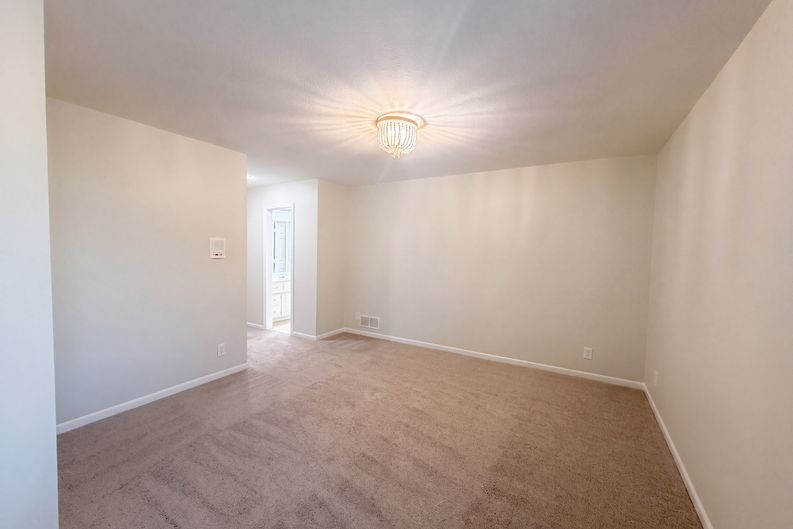 Photo 15 of 34 of 6003 N Cosby Ct, Kansas City, MO