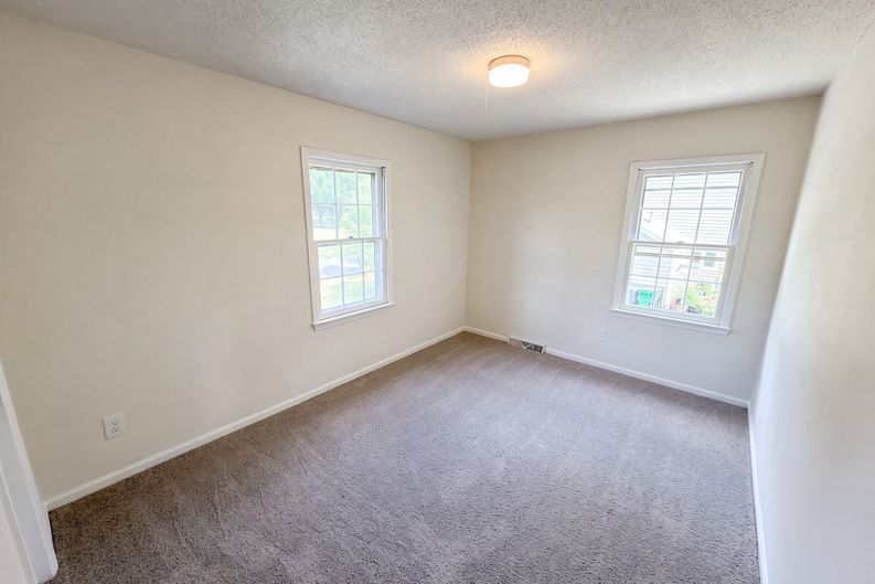 Photo 7 of 19 of 8909 Danson Dr, Charlotte, NC