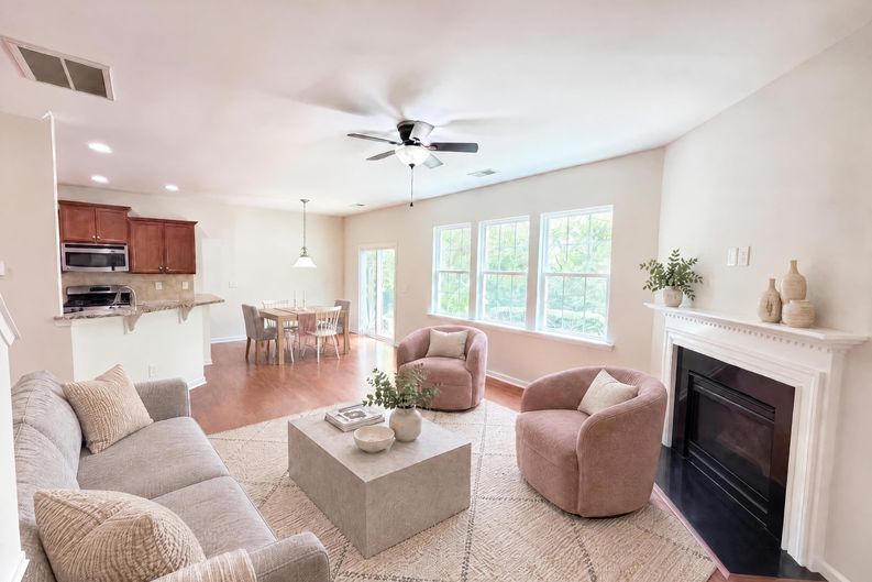 Photo 3 of 26 of 7230 Kinley Commons Ln, Charlotte, NC