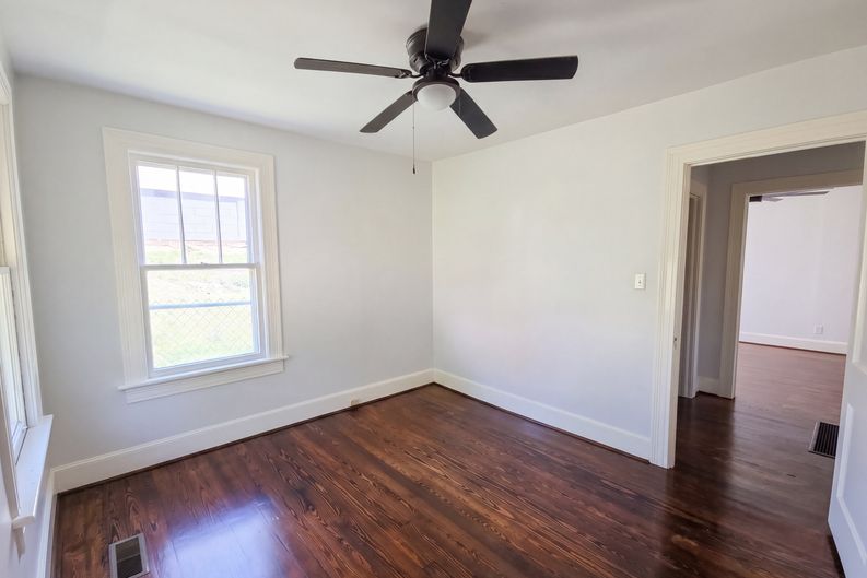 Photo 12 of 18 of 1401 E 9th St, Anniston, AL