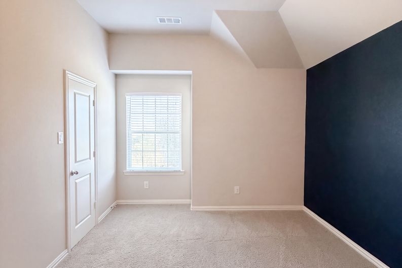 Photo 11 of 31 of 9920 Pikes Peak Pl, Little Elm, TX