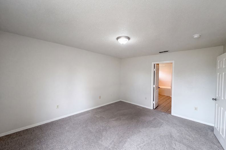 Photo 9 of 19 of 1038 Highland Crest Cir, Lake Wales, FL