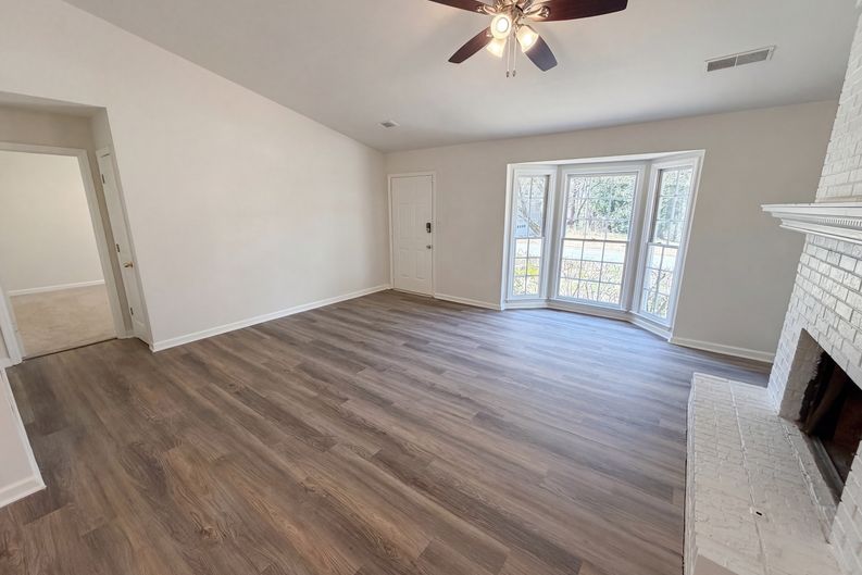 Photo 6 of 18 of 5003 Henson Dr SW, Mableton, GA