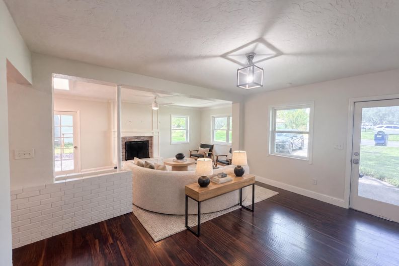 Photo 3 of 21 of 10806 W Elbow Dr, Tampa, FL
