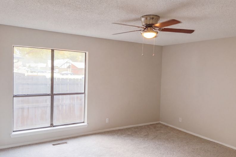 Photo 13 of 21 of 1409 S Walnut Ave, Broken Arrow, OK