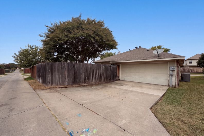 Photo 24 of 26 of 1406 Di Orio Dr, Lewisville, TX