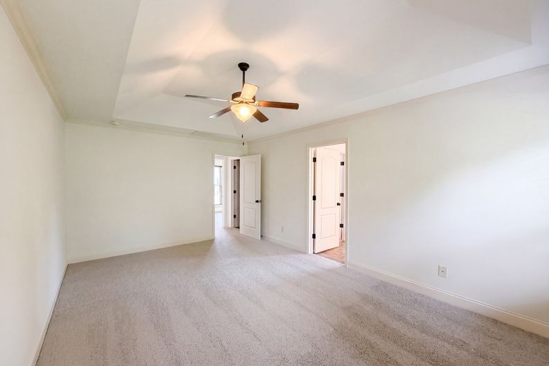 Photo 13 of 28 of 2721 Berkshire Dr, Winder, GA