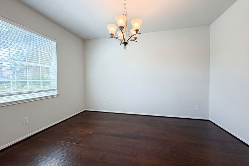 Photo 8 of 24 of 26306 Fox Ridge Ln, Katy, TX