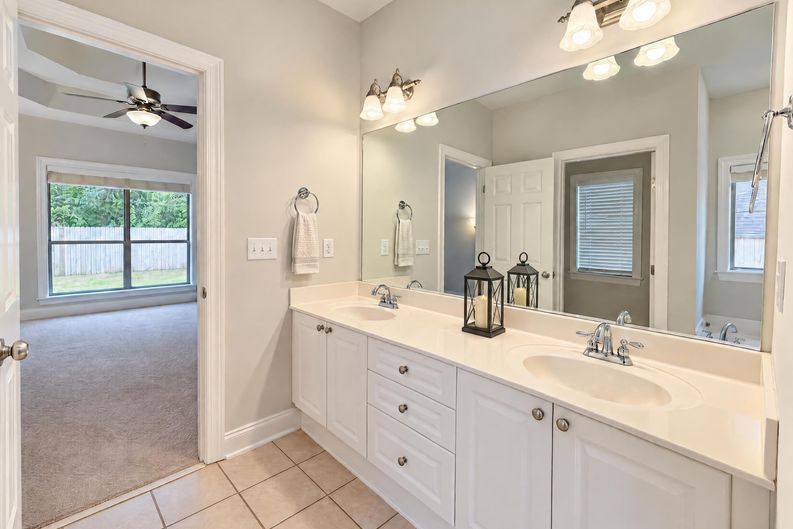 Photo 12 of 24 of 4203 Old Cahaba Pkwy, Helena, AL