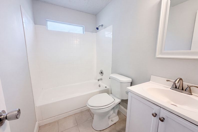Photo 17 of 21 of 411 Capricorn Ln, Orange Park, FL