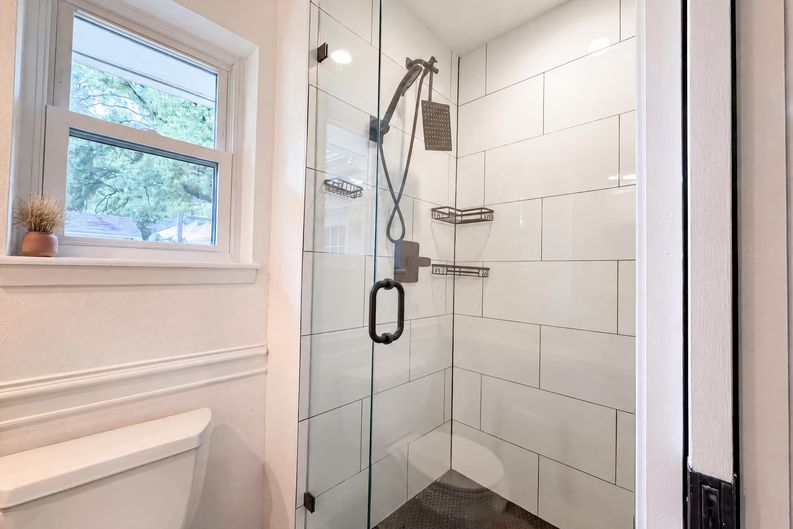 Photo 18 of 20 of 1805 Brookview Dr, Arlington, TX
