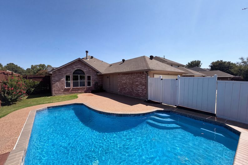 Photo 5 of 25 of 713 Lake Bluff Dr, Flower Mound, TX