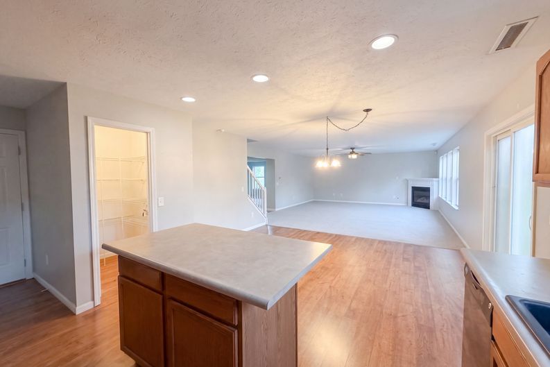 Photo 11 of 23 of 10605 Dunes Ct, Indianapolis, IN