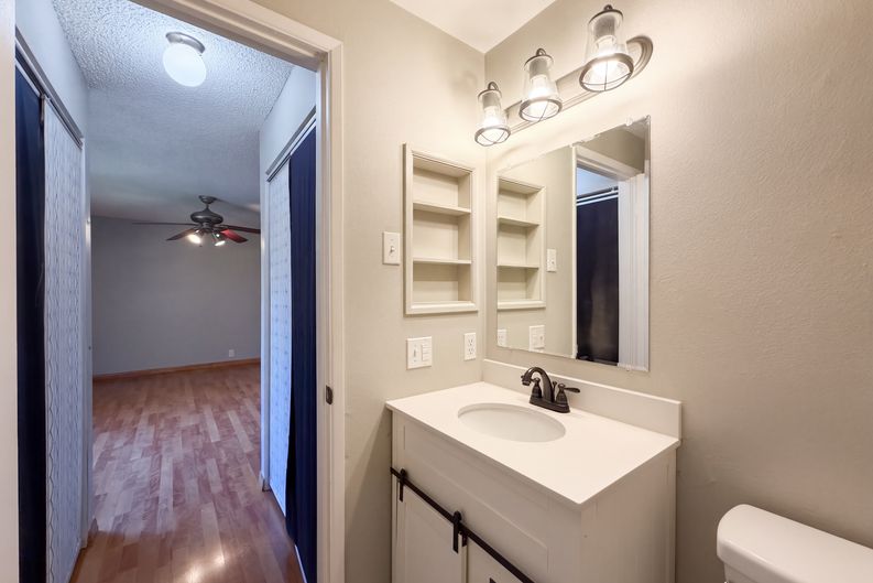 Photo 13 of 25 of 11776 SW Boones Bend Dr, Beaverton, OR