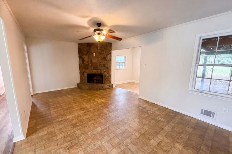 Photo 3 of 21 of 1276 Robin Rd NE, Conyers, GA