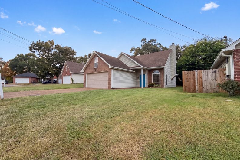 Photo 6 of 17 of 804 Thomas Bay Ct, Antioch, TN