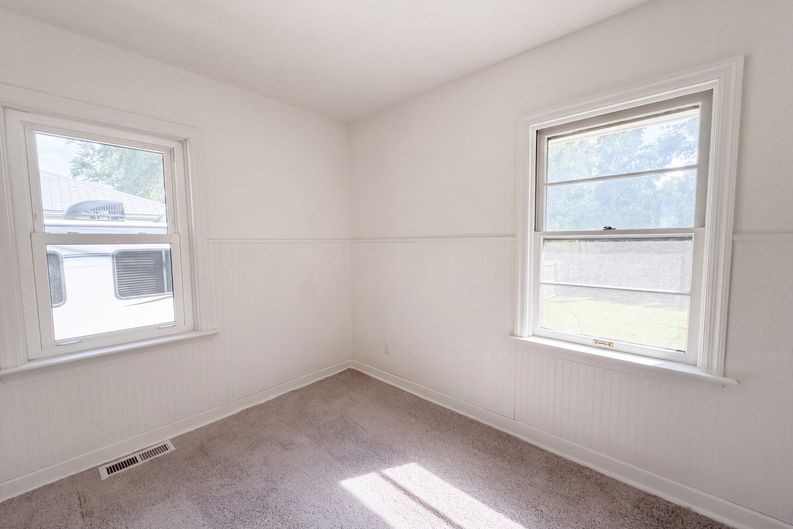 Photo 9 of 18 of 1320 Gahan Dr, Florissant, MO