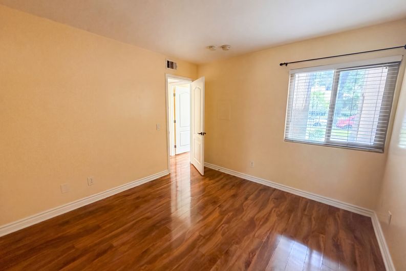 Photo 16 of 31 of 920 S Palmetto Ave, Ontario, CA