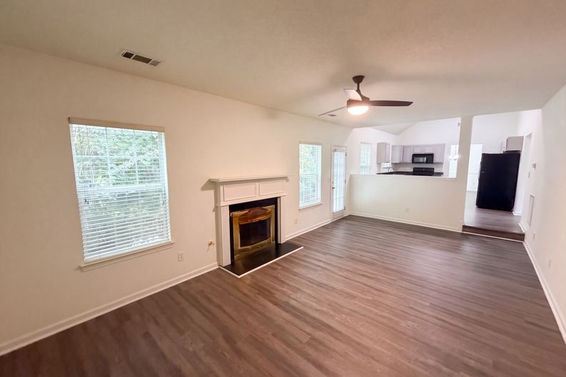 Photo 9 of 20 of 4720 Buffalo St, Fairburn, GA