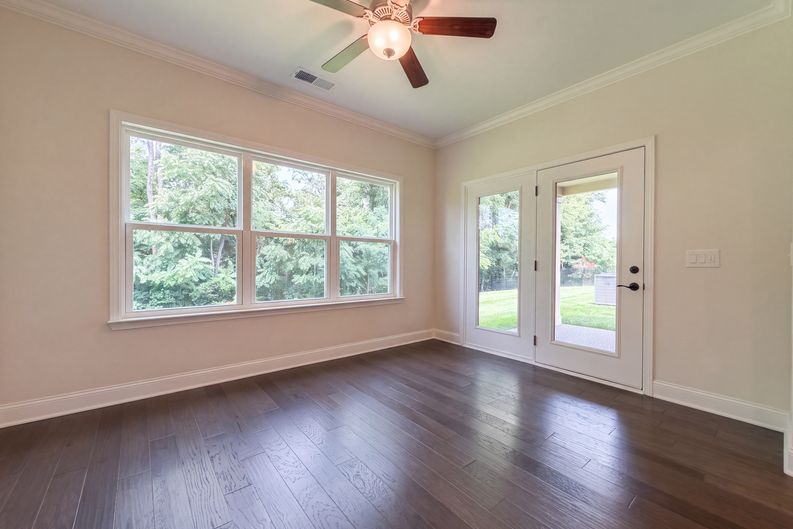 Photo 3 of 17 of 914 Meadowcrest Way, Lebanon, TN