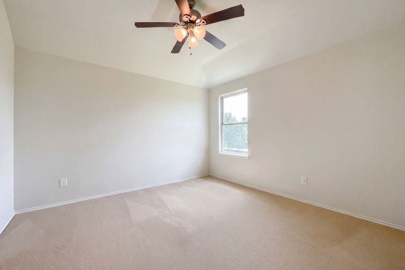 Photo 11 of 17 of 18813 Genova Bay Ct, New Caney, TX
