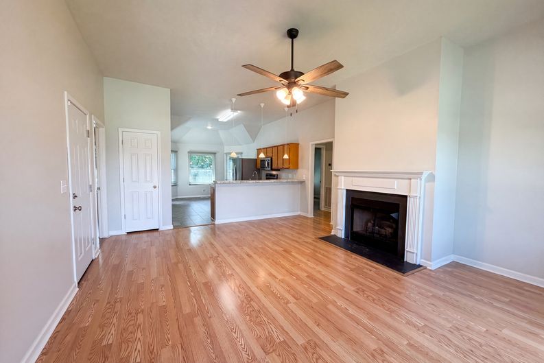 Photo 3 of 18 of 832 Stone Hedge Ct, Old Hickory, TN