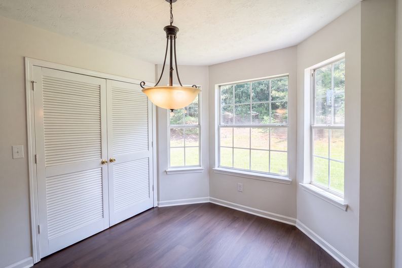 Photo 12 of 33 of 1672 Bennett Dr, McDonough, GA