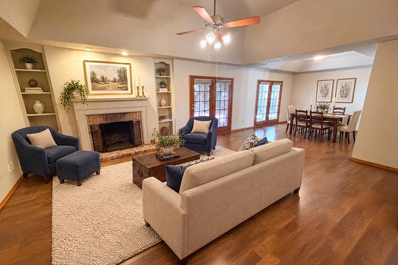 Photo 3 of 57 of 1536 Creekside Dr, Norman, OK