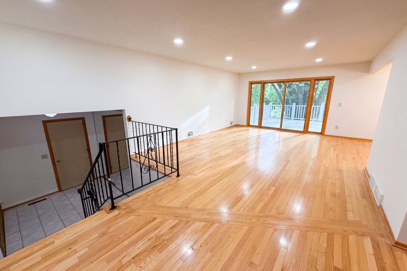 Photo 3 of 24 of 12228 Allen Dr, Burnsville, MN