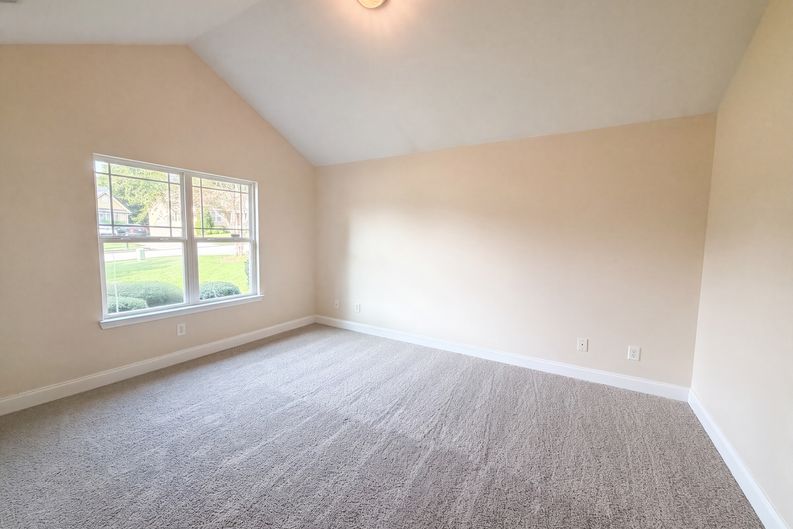 Photo 15 of 17 of 453 Castle Top Ln, Lawrenceville, GA