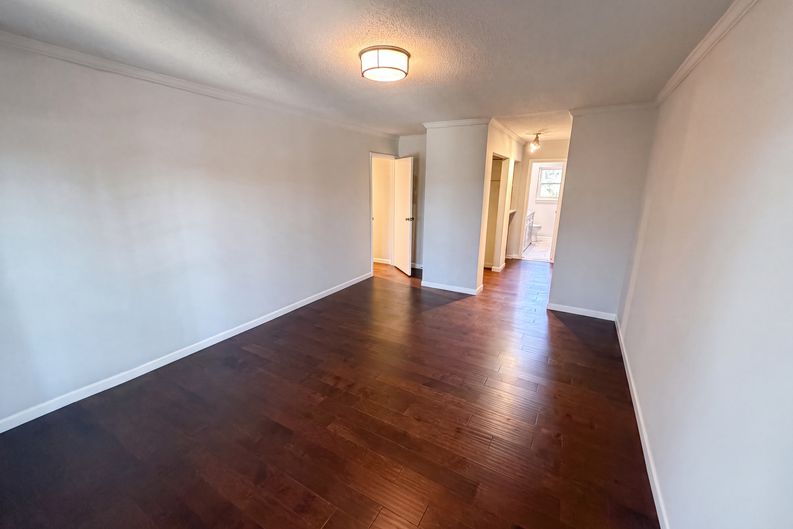 Photo 4 of 22 of 3135 E 52nd St, Indianapolis, IN