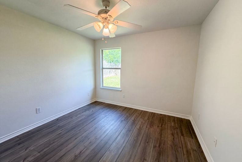 Photo 13 of 16 of 8710 Surrey Ct, Temple, TX