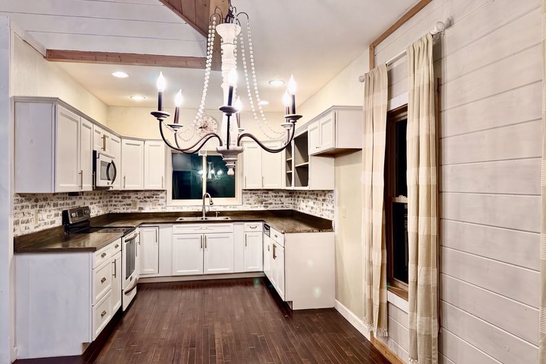 Photo 6 of 19 of 172 Gardenia Ct, Marble, NC