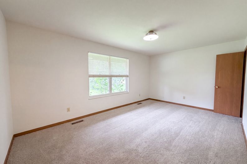 Photo 4 of 21 of 3679 Vago Ln, Florissant, MO