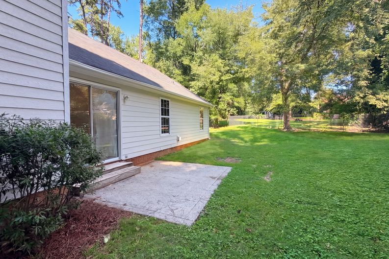 Photo 16 of 17 of 6223 Sunbridge Ct, Charlotte, NC