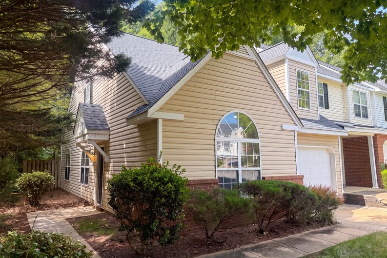 Photo 21 of 23 of 30 Pickwick Pl, Greensboro, NC