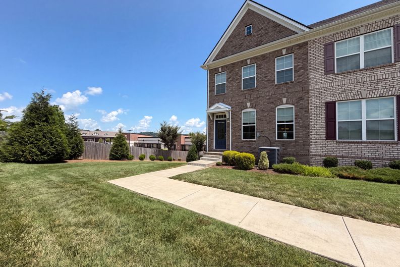 Photo 24 of 31 of 200 Kinsale Dr, Spring Hill, TN