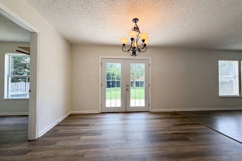 Photo 7 of 27 of 7002 Beekman Lake Dr, Jacksonville, FL