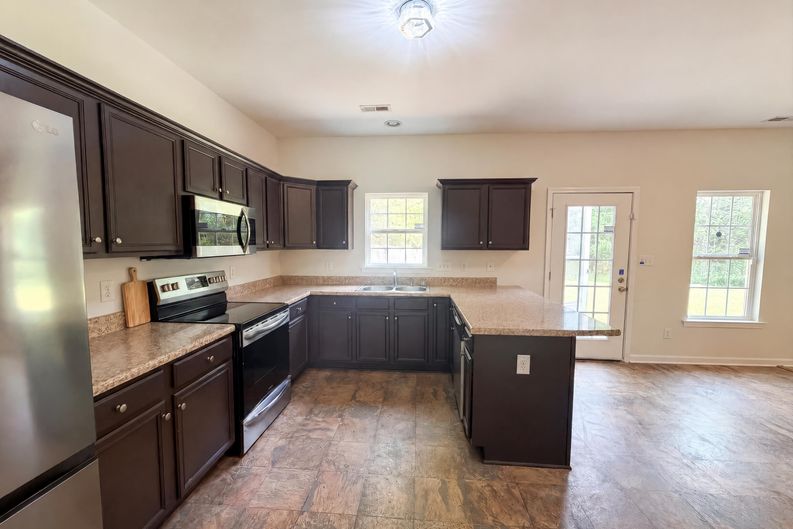 Photo 7 of 16 of 3705 Chancellorsville Ct, Raleigh, NC
