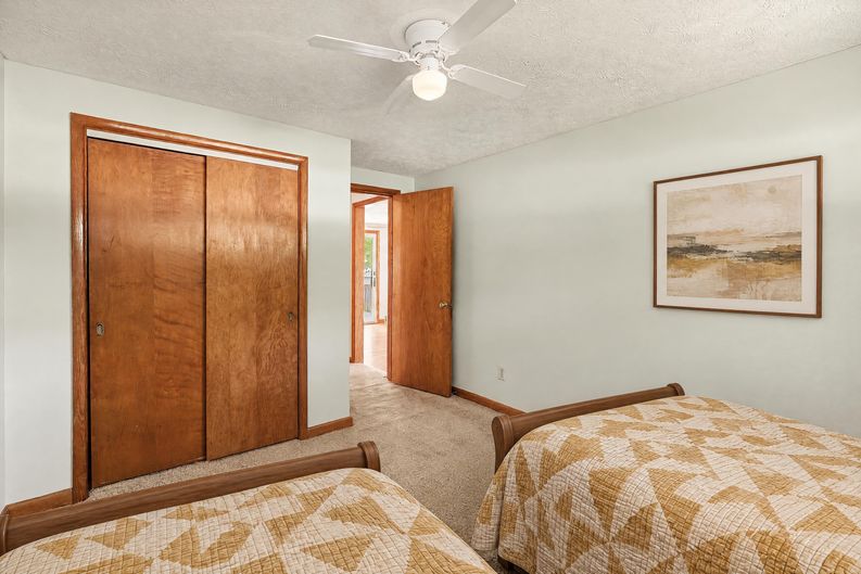 Photo 14 of 28 of 811 Leecrest St NW, Massillon, OH