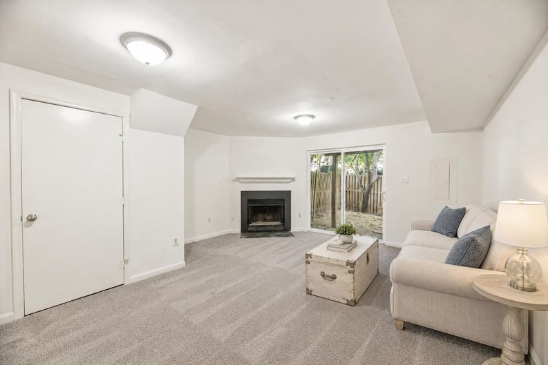 Photo 4 of 37 of 6866 Chasewood Cir, Centreville, VA
