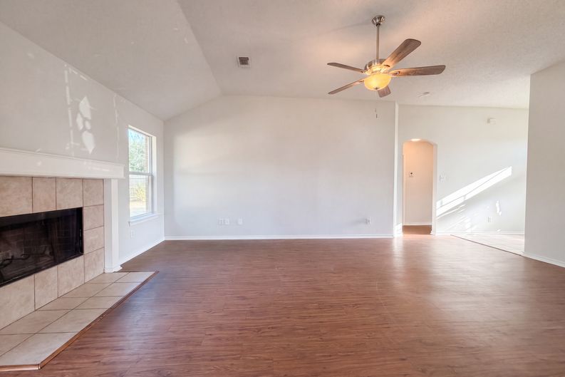Photo 7 of 18 of 9 Fern Oak Ct, Mansfield, TX